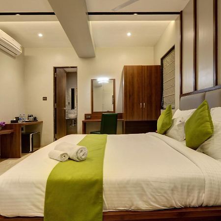 Magnus Fortune House Business Hotel , Magarpatta Mundhva Exterior photo