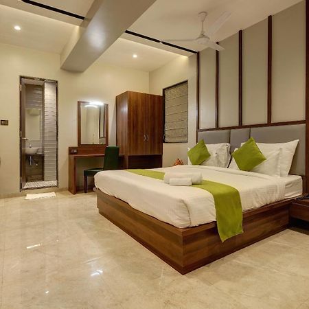 Magnus Fortune House Business Hotel , Magarpatta Mundhva Exterior photo