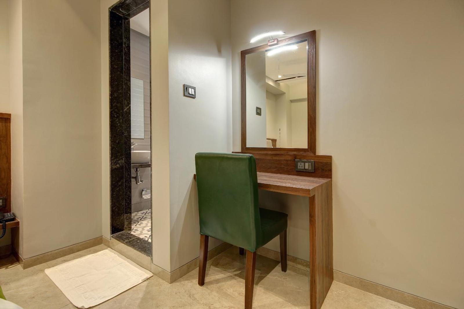 Magnus Fortune House Business Hotel , Magarpatta Mundhva Exterior photo