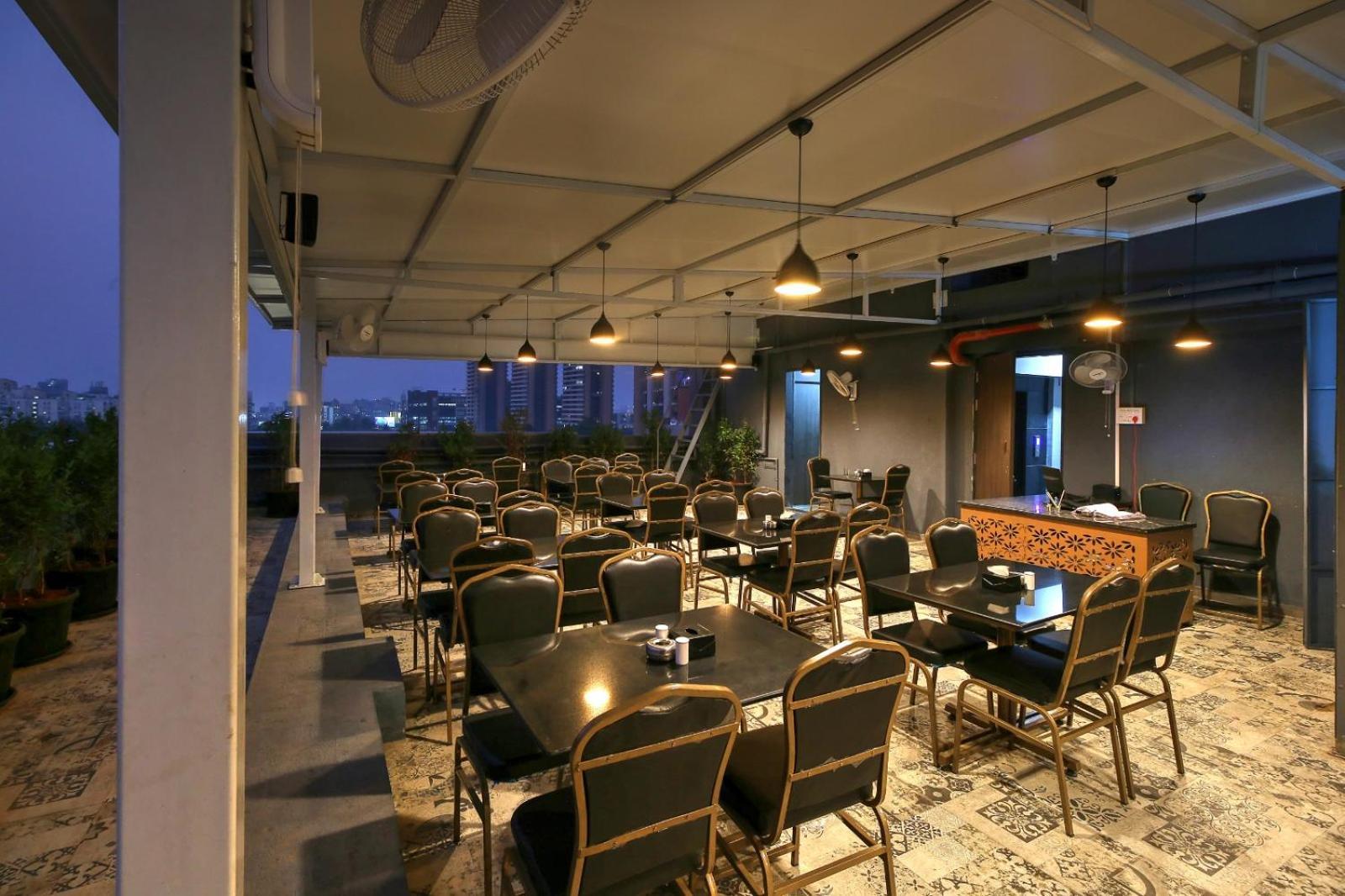 Magnus Fortune House Business Hotel , Magarpatta Mundhva Exterior photo