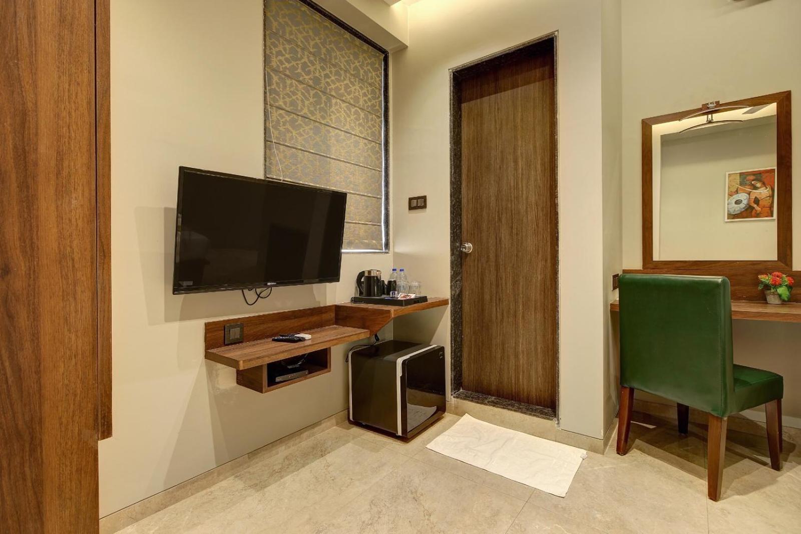 Magnus Fortune House Business Hotel , Magarpatta Mundhva Exterior photo