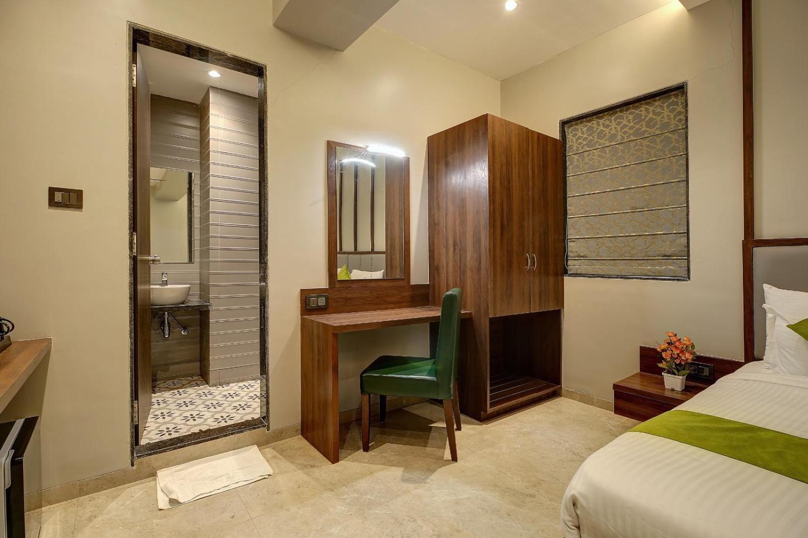 Magnus Fortune House Business Hotel , Magarpatta Mundhva Exterior photo