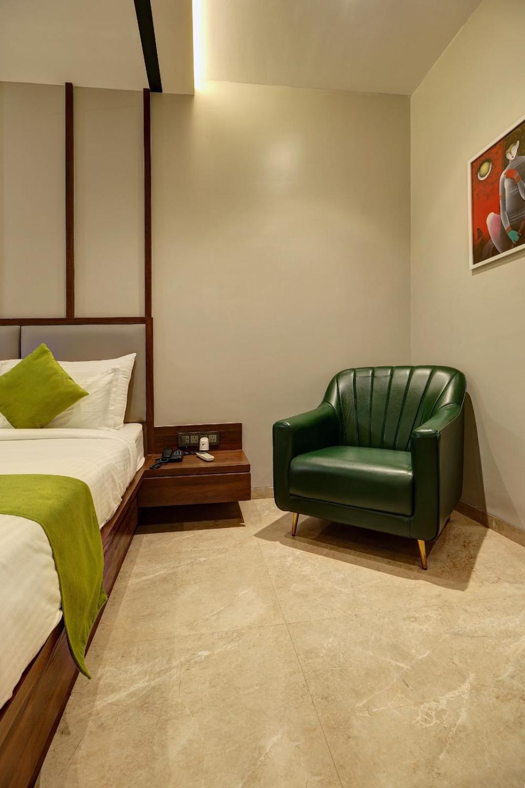 Magnus Fortune House Business Hotel , Magarpatta Mundhva Exterior photo