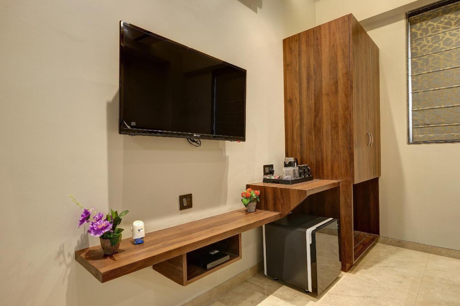 Magnus Fortune House Business Hotel , Magarpatta Mundhva Exterior photo