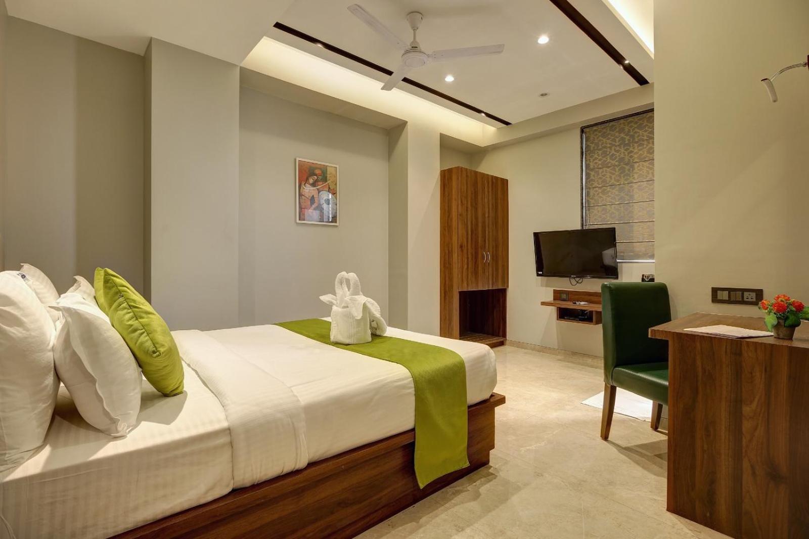 Magnus Fortune House Business Hotel , Magarpatta Mundhva Exterior photo