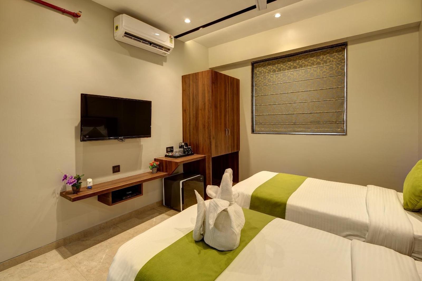 Magnus Fortune House Business Hotel , Magarpatta Mundhva Exterior photo