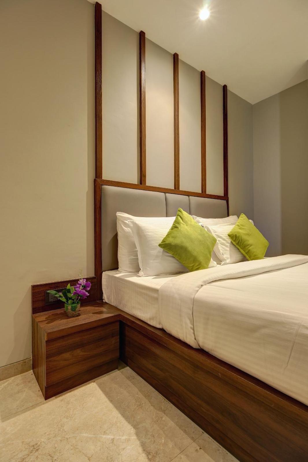 Magnus Fortune House Business Hotel , Magarpatta Mundhva Exterior photo