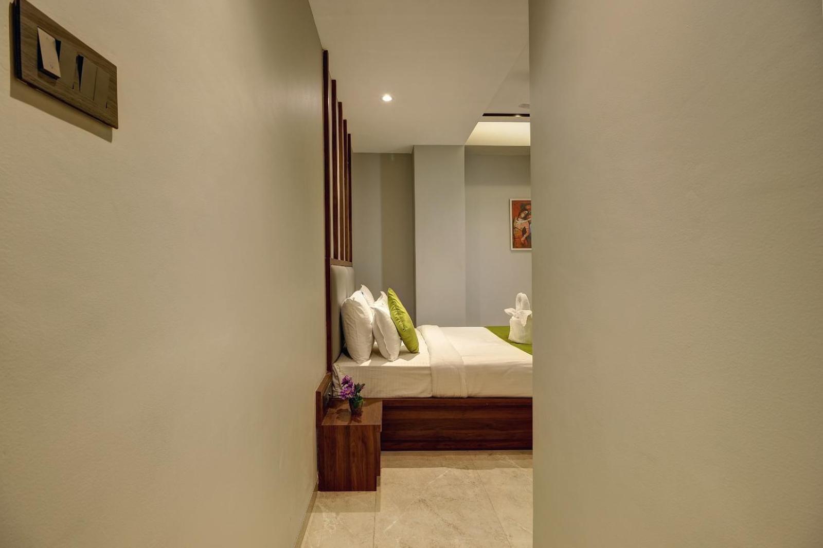 Magnus Fortune House Business Hotel , Magarpatta Mundhva Exterior photo
