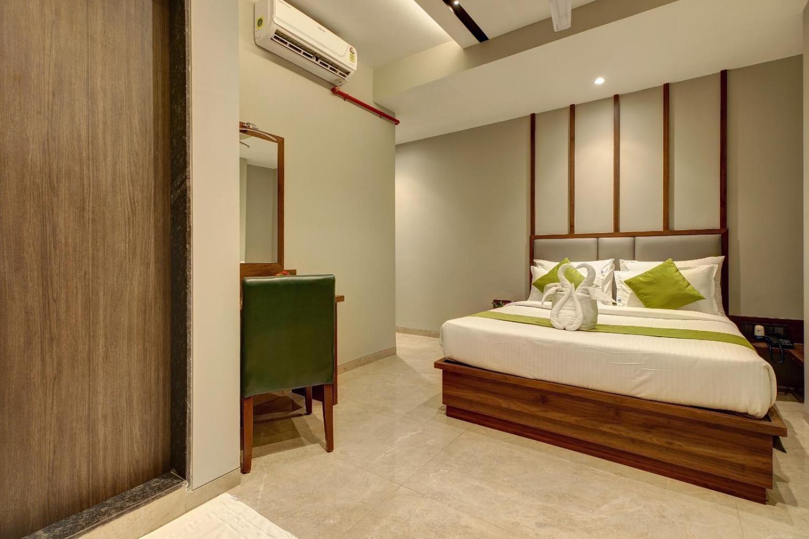Magnus Fortune House Business Hotel , Magarpatta Mundhva Exterior photo