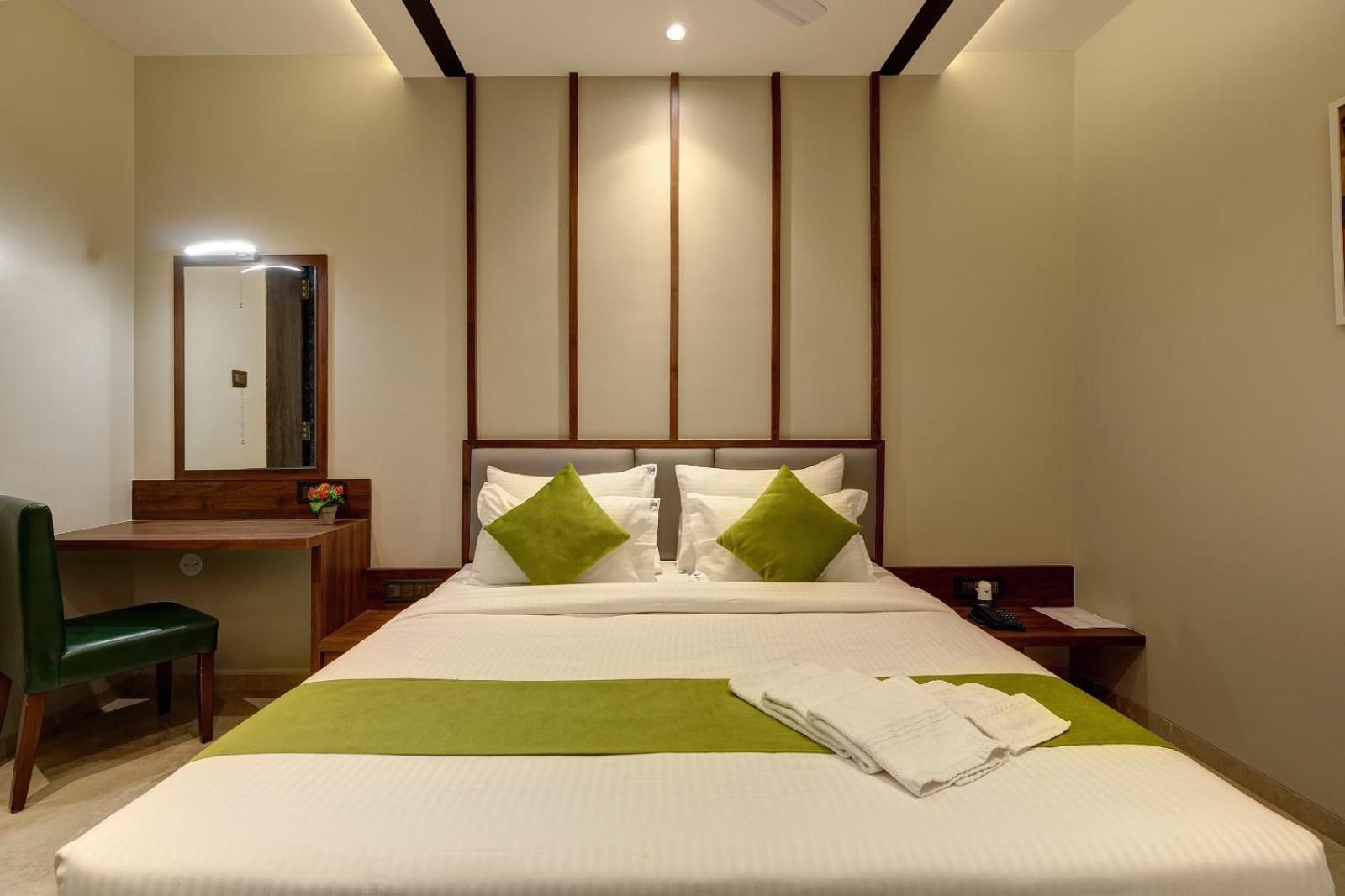 Magnus Fortune House Business Hotel , Magarpatta Mundhva Exterior photo