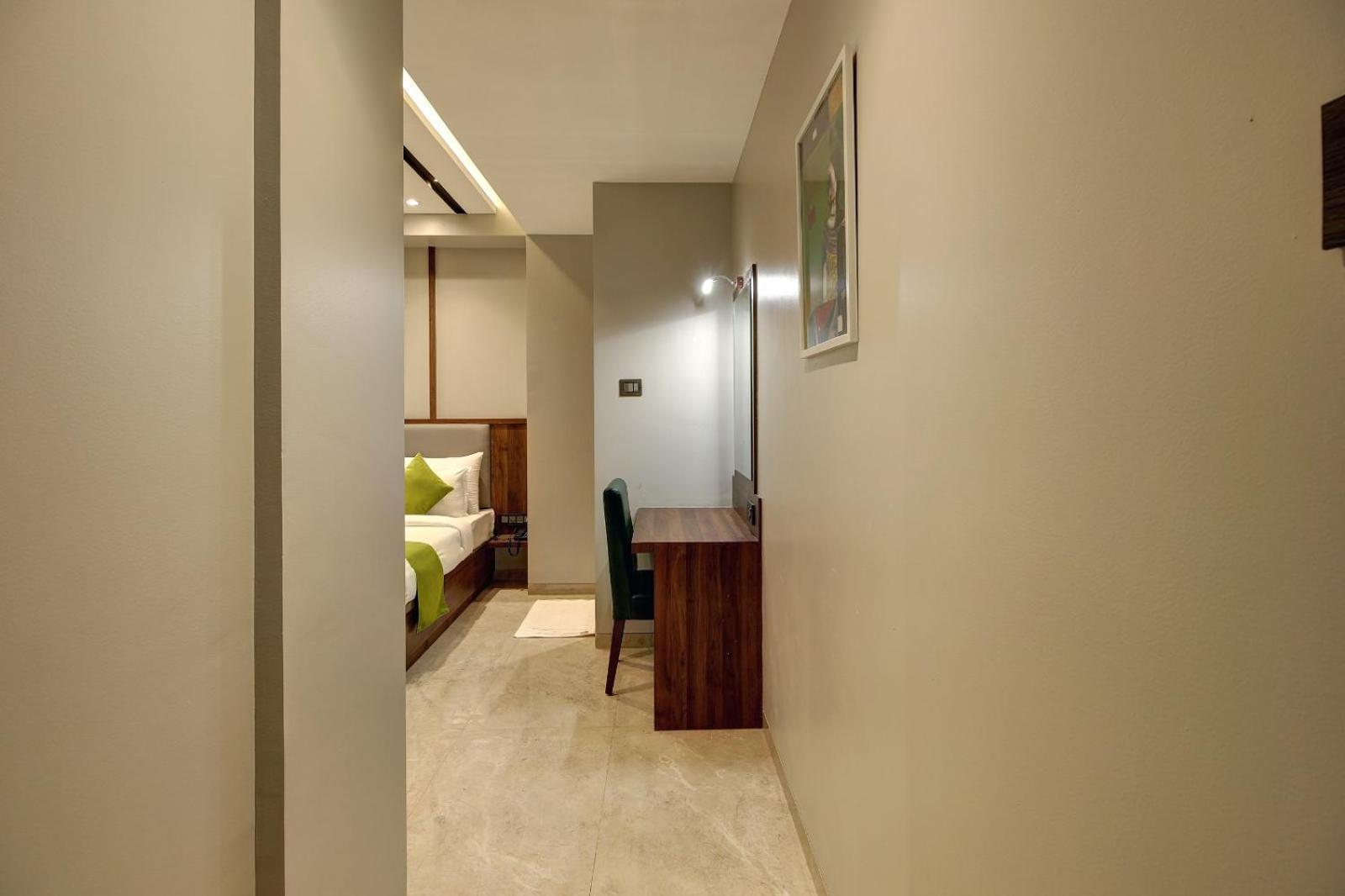 Magnus Fortune House Business Hotel , Magarpatta Mundhva Exterior photo