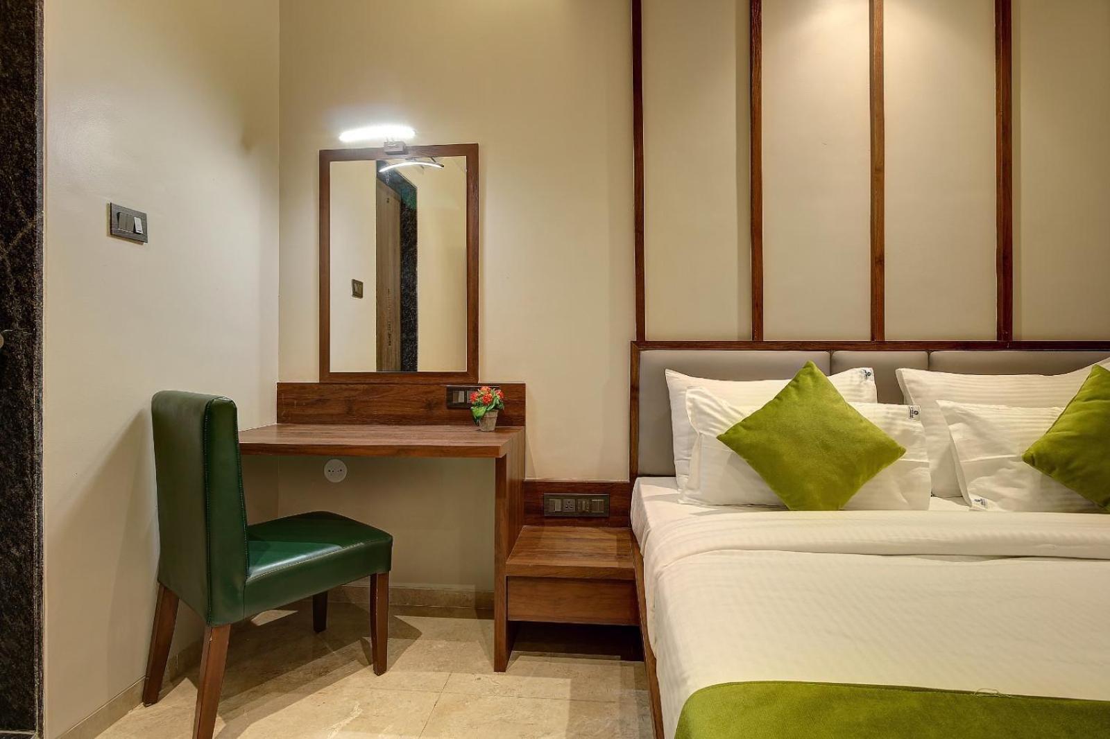 Magnus Fortune House Business Hotel , Magarpatta Mundhva Exterior photo