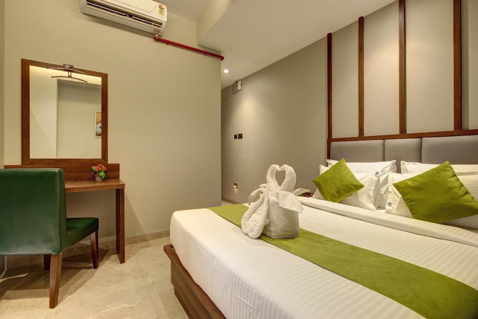 Magnus Fortune House Business Hotel , Magarpatta Mundhva Exterior photo