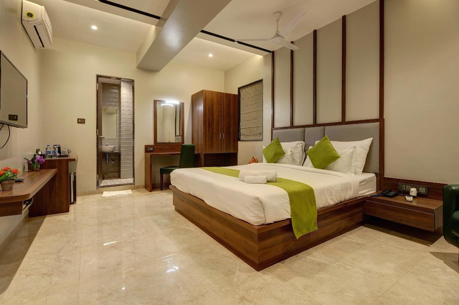 Magnus Fortune House Business Hotel , Magarpatta Mundhva Exterior photo