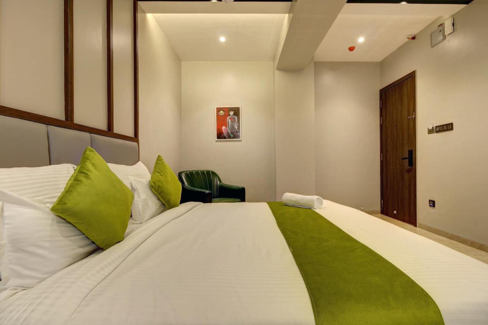 Magnus Fortune House Business Hotel , Magarpatta Mundhva Exterior photo