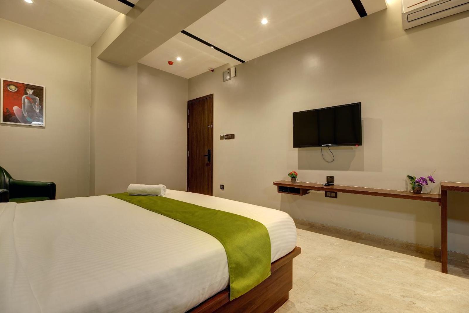 Magnus Fortune House Business Hotel , Magarpatta Mundhva Exterior photo