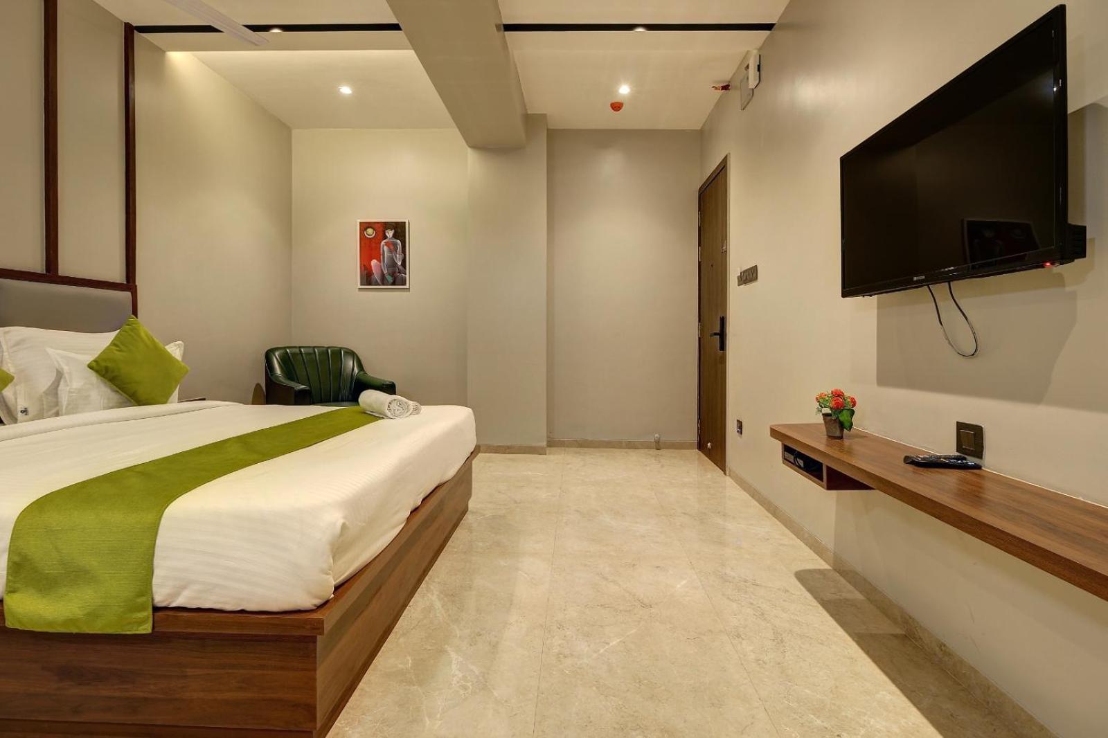 Magnus Fortune House Business Hotel , Magarpatta Mundhva Exterior photo